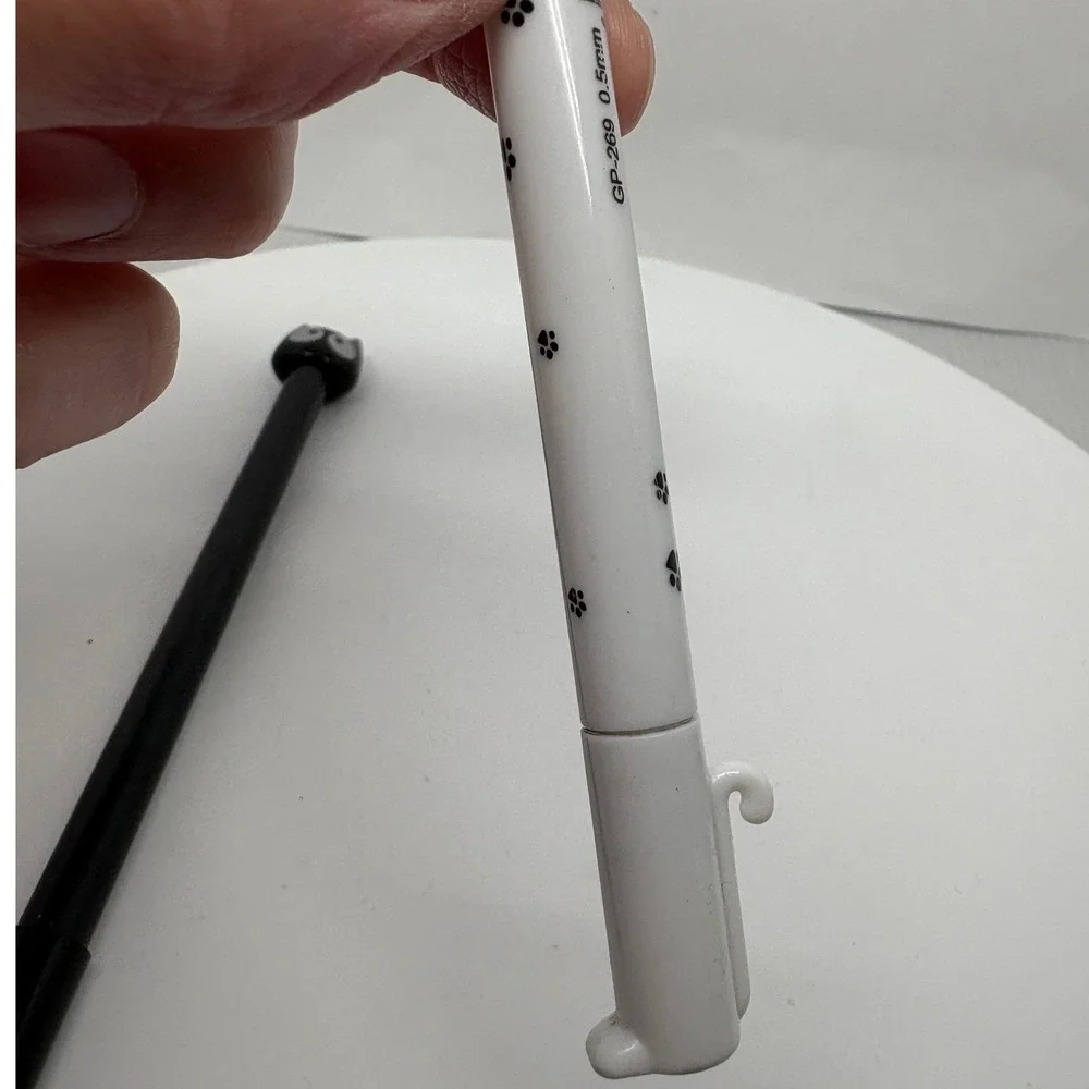 2 Kawaii‎ Cat Pens 0.5mm Black Ink White and Black Novelty GP-269